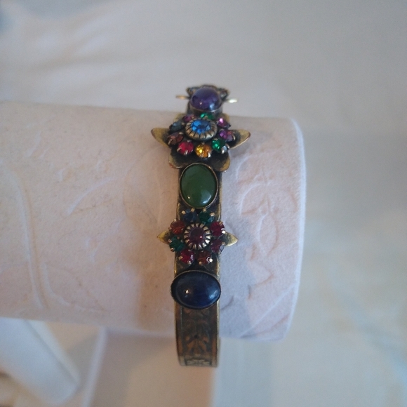 Vintage Mary DiMarco Antiqued Gold Cuff Bracelet with Blue, Green and Red Stones - Picture 7 of 8